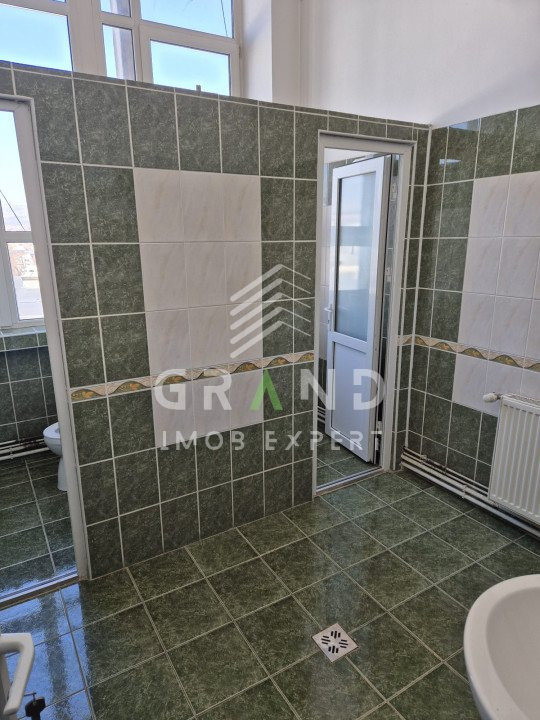 SPATIU BIROU! 4 CAMERE, PARCARE, zona P-ta 1 Mai/Clujuna