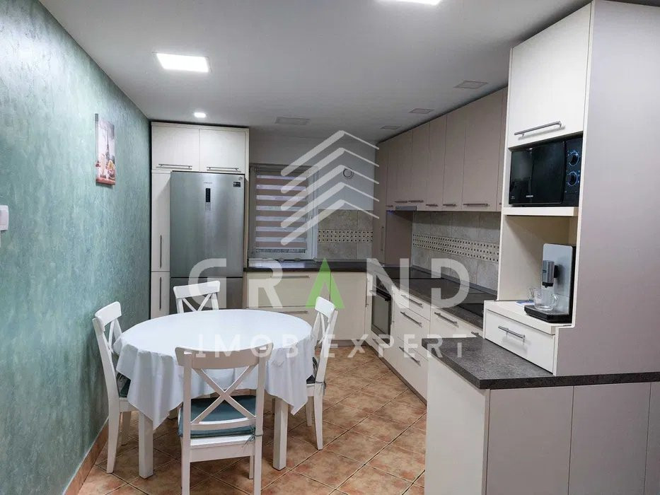 OPORTUNITATE! Ap 4 camere, BALCON INCHIS, PARCARE zona Zorilor/UMF