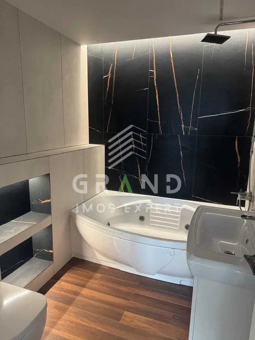 PRIMA INCHIRIERE! Ap 3 camere LUX, 2 BALCOANE, PARCARE, zona Buna Ziua