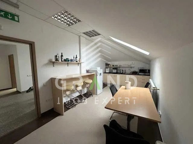 SPATIU BIROU! 3 INCAPERI, PARCARE, zona Andrei Muresan