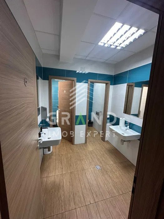 SPATIU BIROU! 3 INCAPERI, PARCARE, zona Andrei Muresan