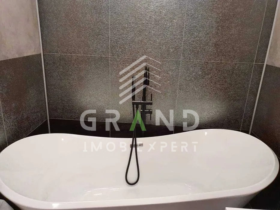 Locuință ultrafinisata la cheie: 3 camere, grădină și 2 parcări in Florești,CJ