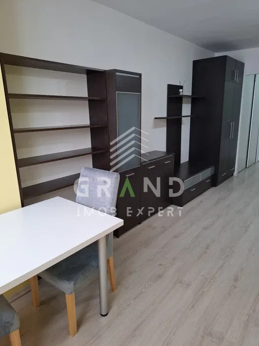 GARSONIERA ECONOMA, BALCON, zona Manastur/Union