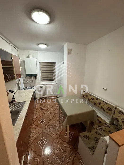 Ap 3 camere, 2 BALCOANE , zona Garii