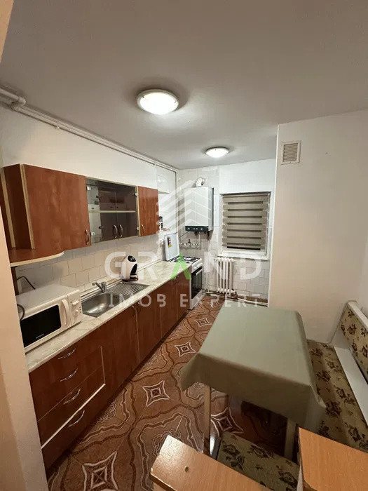 Ap 3 camere, 2 BALCOANE , zona Garii
