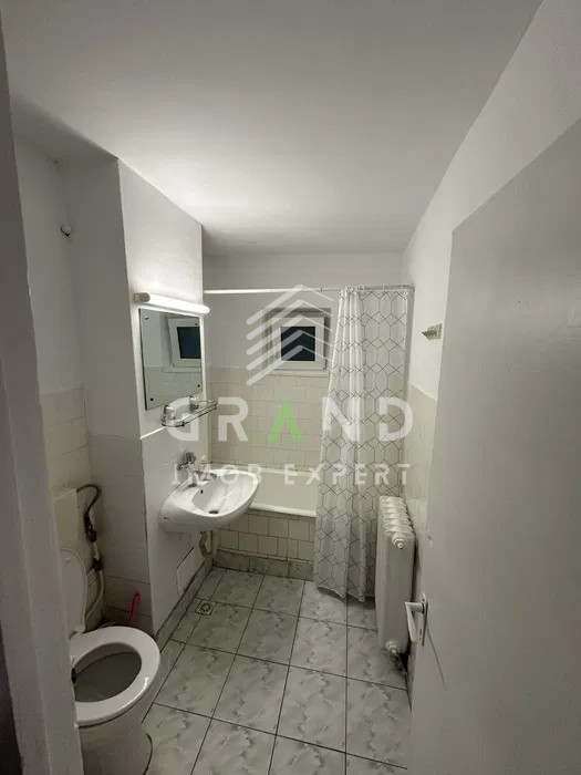 Ap 3 camere, 2 BALCOANE , zona Garii