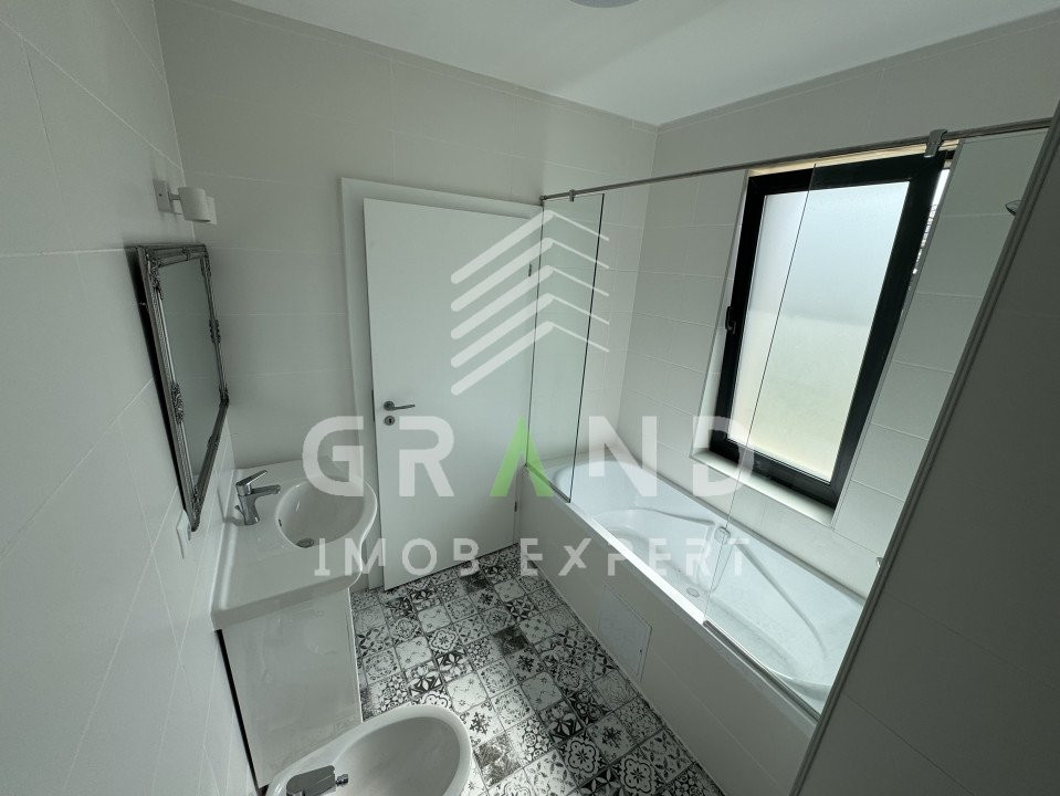 TOTUL NOU!Casa individuala,4 camere,3 BAI,TERASA,GARAJ,zona Dezmir