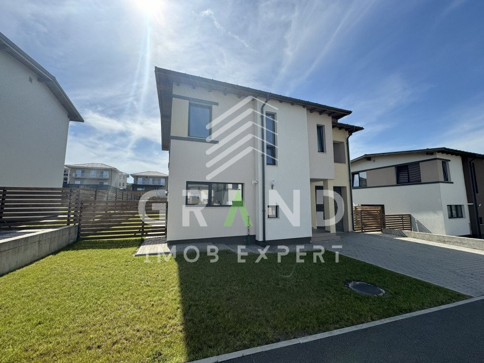 TOTUL NOU!Casa individuala,4 camere,3 BAI,TERASA,GARAJ,zona Dezmir