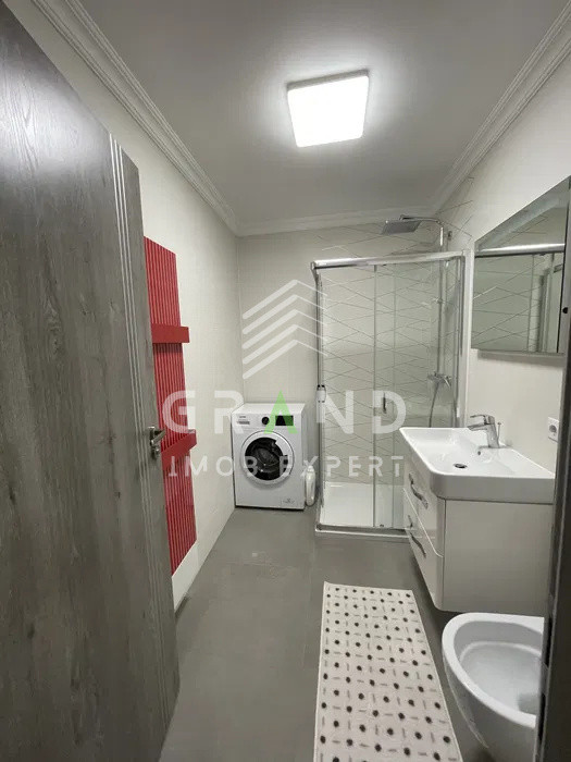 Ap 3 camere/ 2 BAI/ PARCARE SUBTERANA/ BALCON/ zona Calea Baciului
