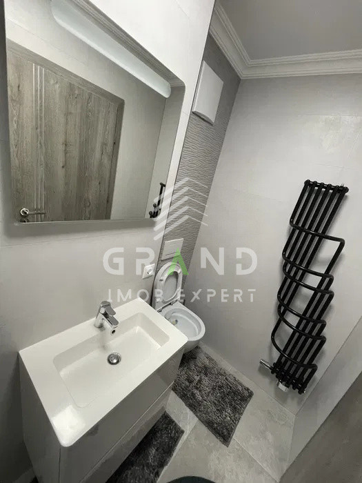 Ap 3 camere/ 2 BAI/ PARCARE SUBTERANA/ BALCON/ zona Calea Baciului
