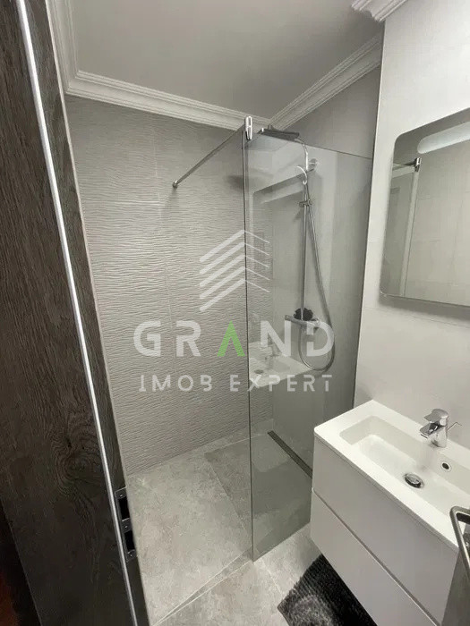 Ap 3 camere/ 2 BAI/ PARCARE SUBTERANA/ BALCON/ zona Calea Baciului