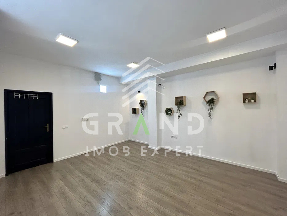 SPATIU PENTRU BIROURI/ 2 INCAPERI/ PARCARE, zona Semicentral/Decebal