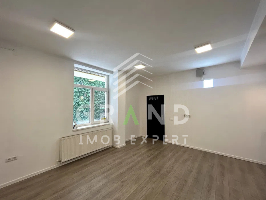 SPATIU PENTRU BIROURI/ 2 INCAPERI/ PARCARE, zona Semicentral/Decebal