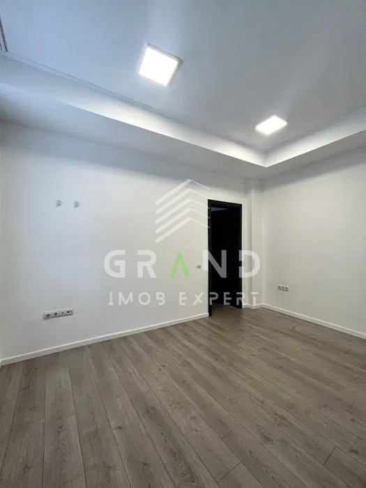 SPATIU PENTRU BIROURI/ 2 INCAPERI/ PARCARE, zona Semicentral/Decebal