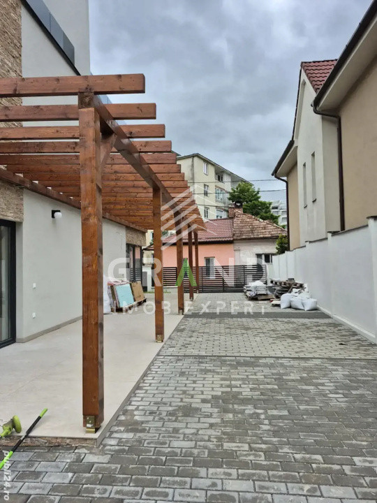 Imobil Comercial de Închiriat – Spațiu Generos, Potrivit pentru Sediu de Firmă