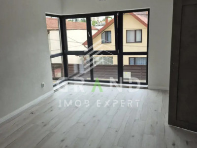 Imobil Comercial de Închiriat – Spațiu Generos, Potrivit pentru Sediu de Firmă