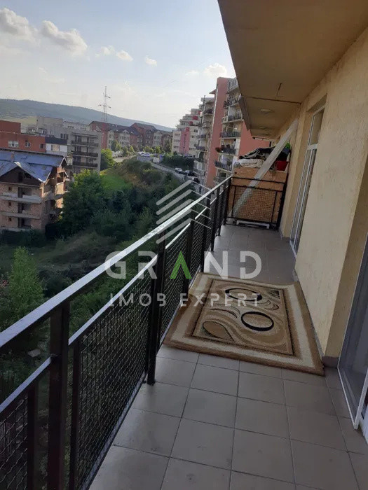 Ocazie! 2 camere, balcon generos, mobilat – Baciu, lângă stație și magazine