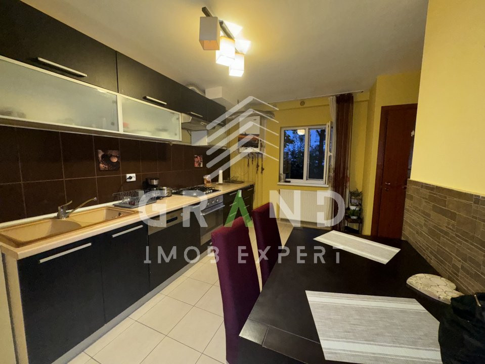 Apartament 3 camere de închiriat–Zorilor, Str. Lunii