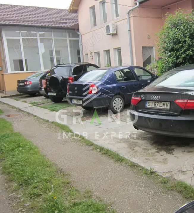 „Apartament cu intrare din bulevard, 3 camere + pivniță 23 m², ultracentral-Cluj