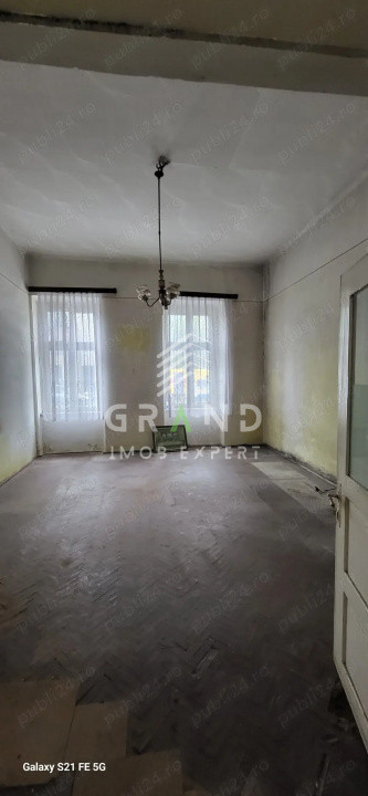 „Apartament cu intrare din bulevard, 3 camere + pivniță 23 m², ultracentral-Cluj