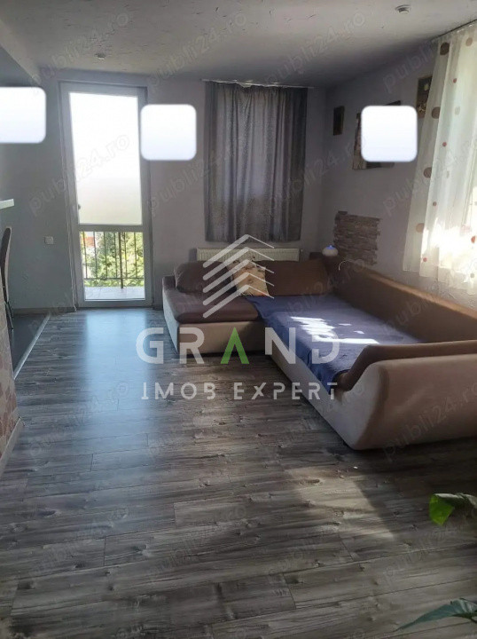 Living spațios + curte comună cu pomi, foisor și grătar – perfect pentru familie