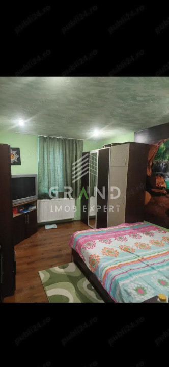 Living spațios + curte comună cu pomi, foisor și grătar – perfect pentru familie