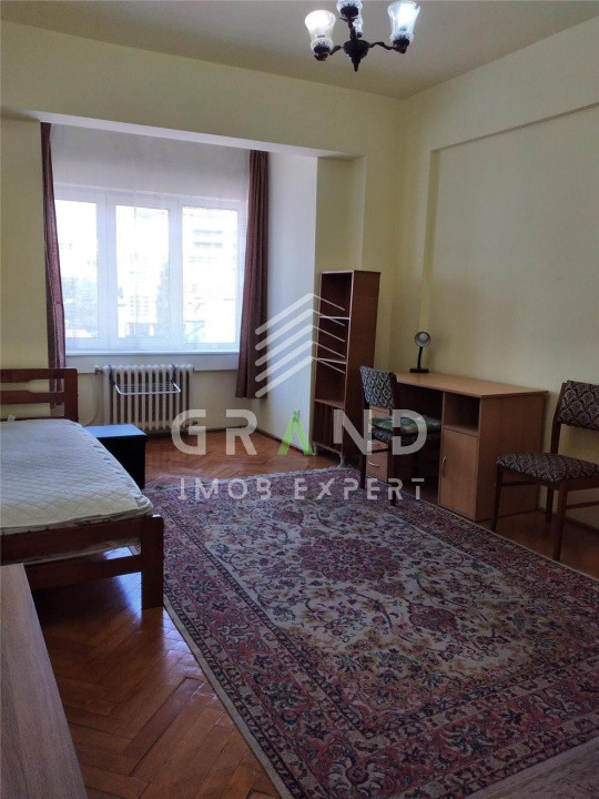 Ap. cu două camere decomandate, zona Prefectură –ultracentral Cluj -fara parcare