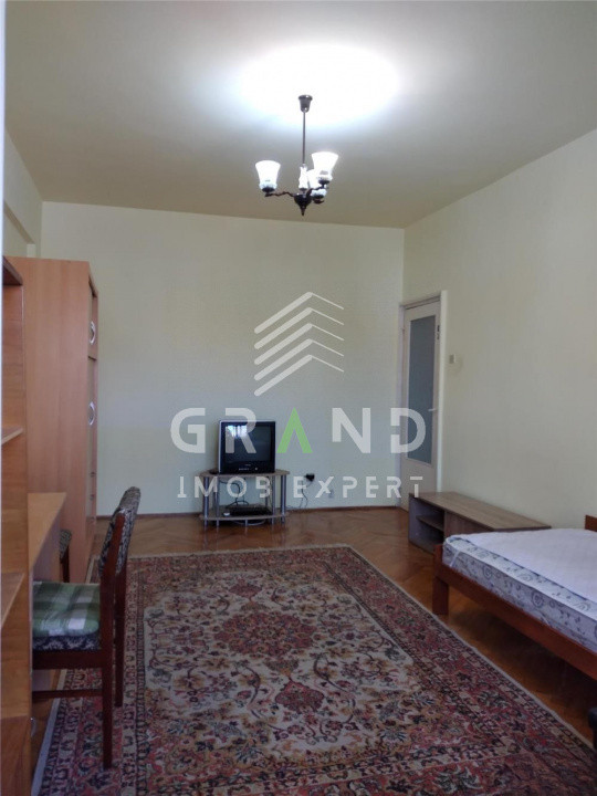 Ap. cu două camere decomandate, zona Prefectură –ultracentral Cluj -fara parcare