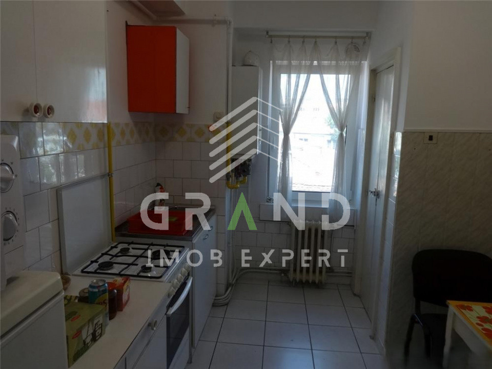 Ap. cu două camere decomandate, zona Prefectură –ultracentral Cluj -fara parcare
