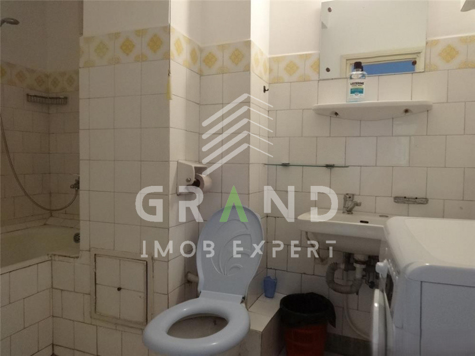 Ap. cu două camere decomandate, zona Prefectură –ultracentral Cluj -fara parcare