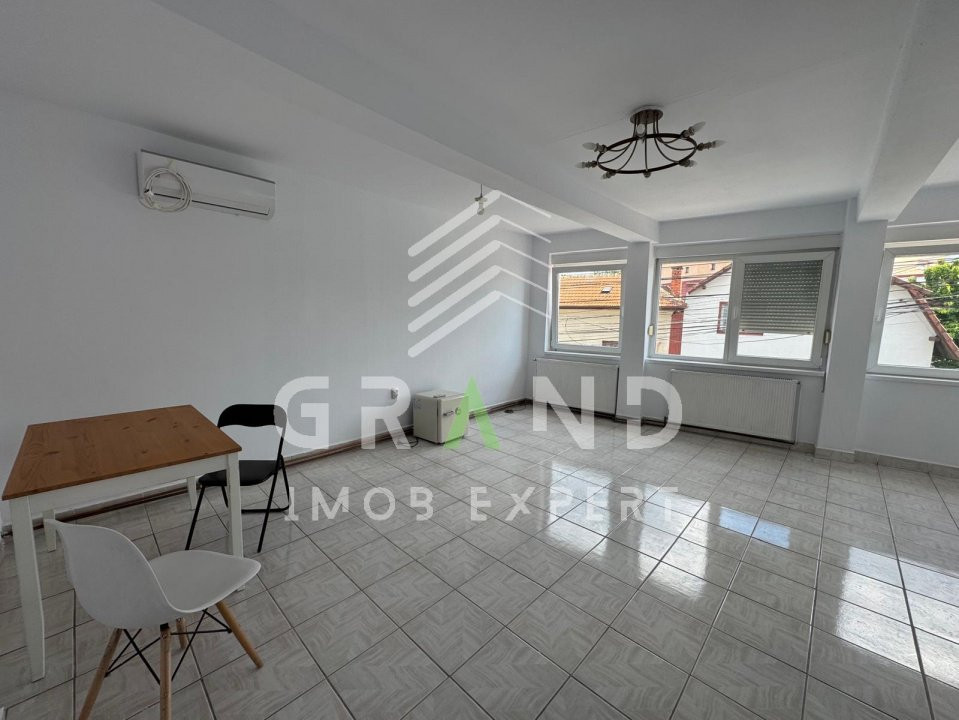 Închiriere casă–zonă centrală,Str. Caracal | 280 m² utili | Parcare asigurată