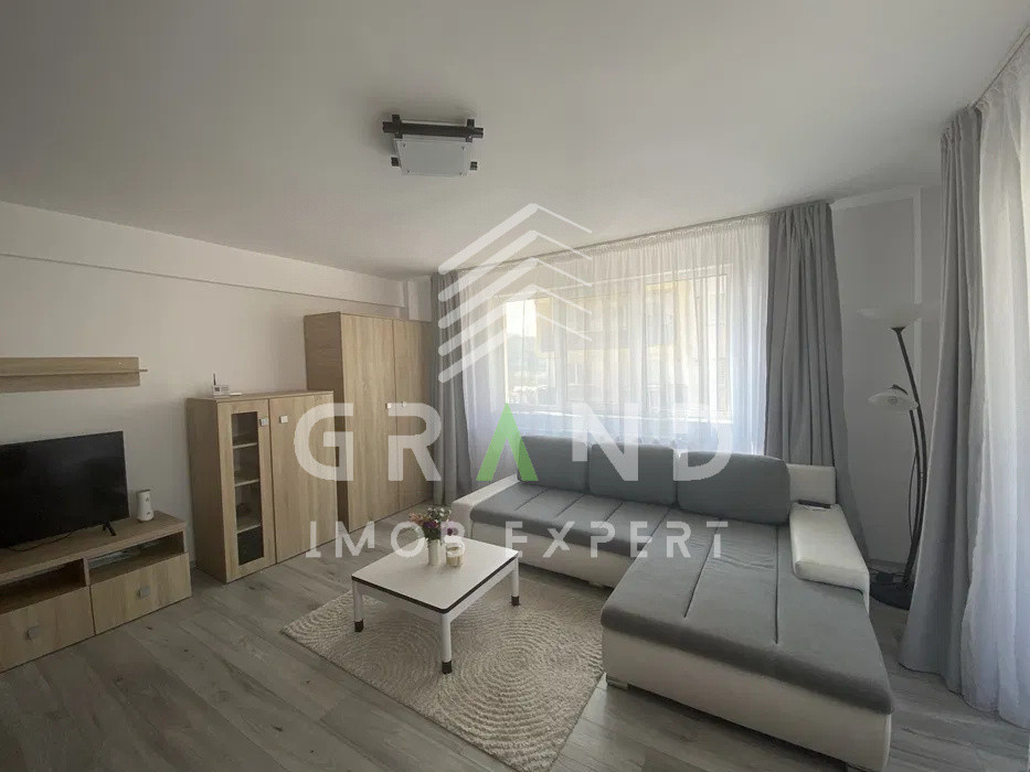 Ap de 1 camera MODERN, BALCON, PARCARE, zona Vivo