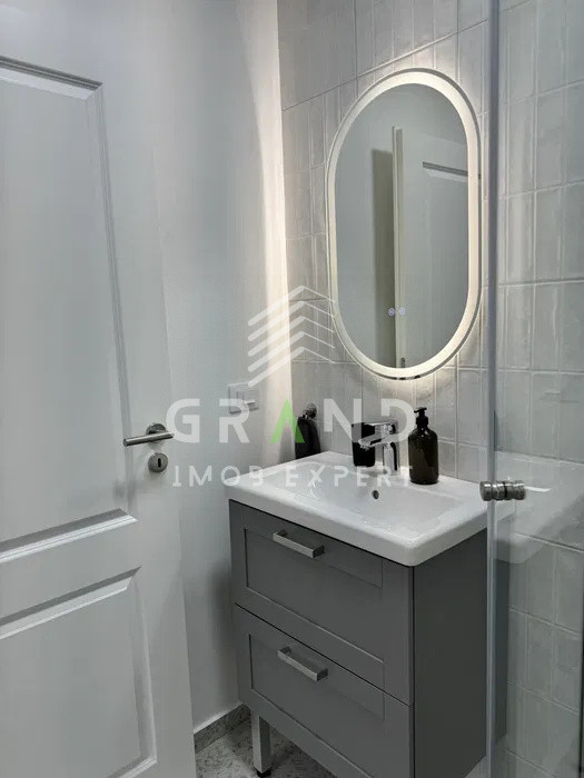 GARSONIERA MODERNA, CURTE INTERIOARA, zona Ultracentrala/Piata Muzeului