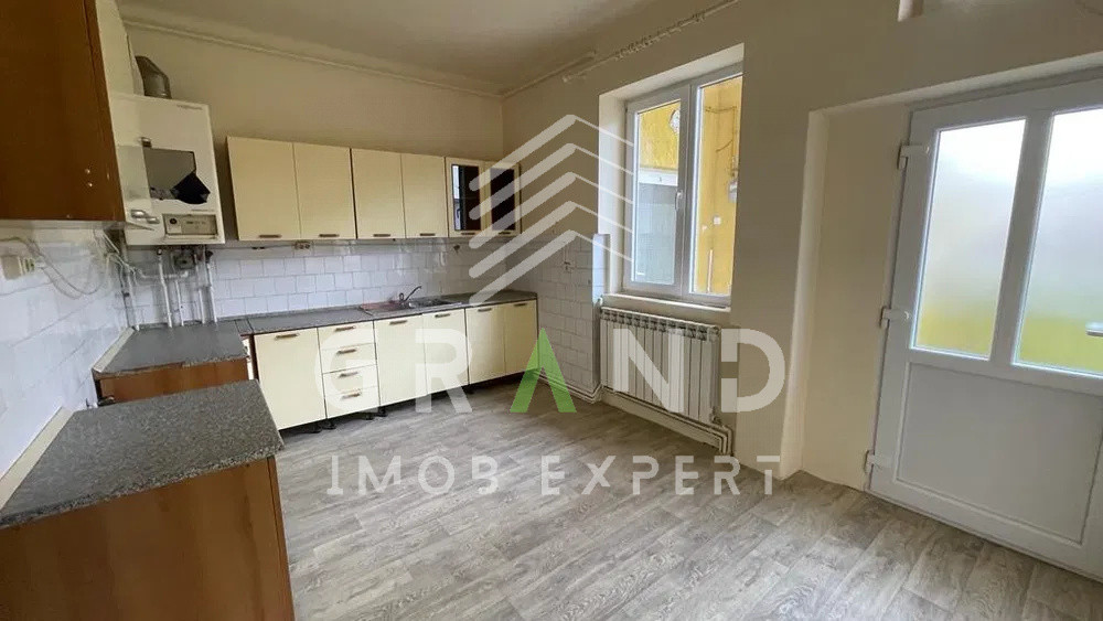 Ap 2 camere DECOMANDAT, CURTE INTERIOARA, PARCARE, PET-FRIENDLY, zona Centru