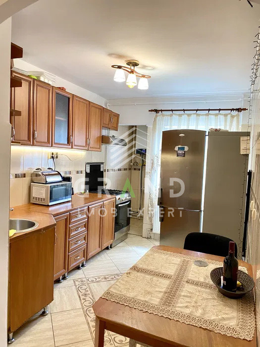 Cameră Decomandată în Apartament Compartimentat cu 4 camere in cartier– Mărăști