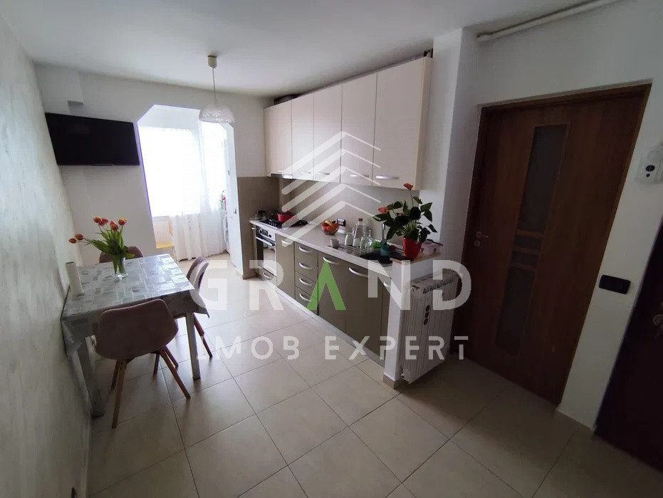 Grigorescu: chirie apartament 2 camere + balcon-etaj intermediar, zona linistita