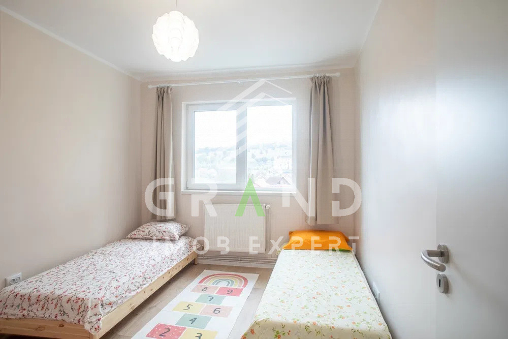 Apartament spatios de inchiriat- 3 camere, două balcoane, mobilat,dotări moderne