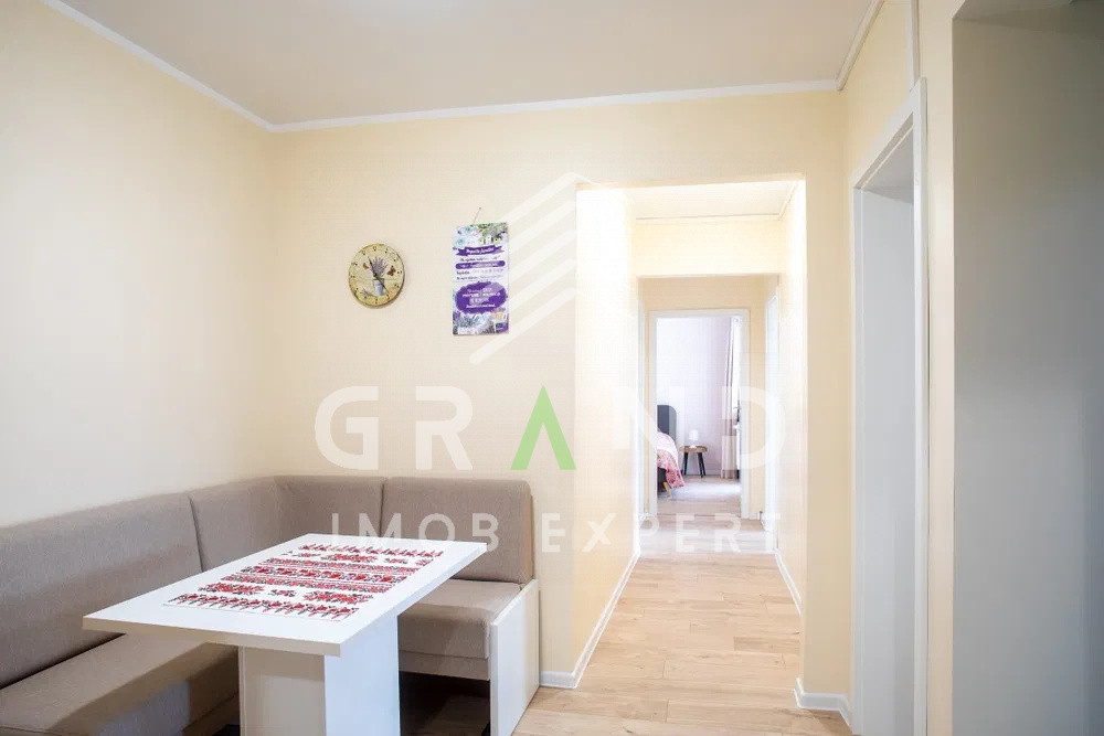 Apartament spatios de inchiriat- 3 camere, două balcoane, mobilat,dotări moderne