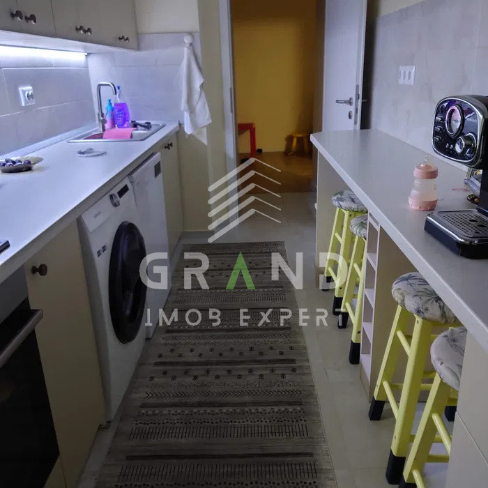 Apartament spatios de inchiriat- 3 camere, două balcoane, mobilat,dotări moderne