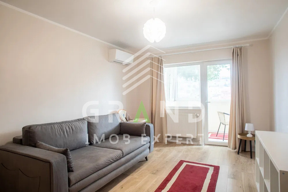 Apartament spatios de inchiriat- 3 camere, două balcoane, mobilat,dotări moderne