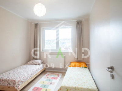 Apartament spatios de inchiriat- 3 camere, două balcoane, mobilat,dotări moderne
