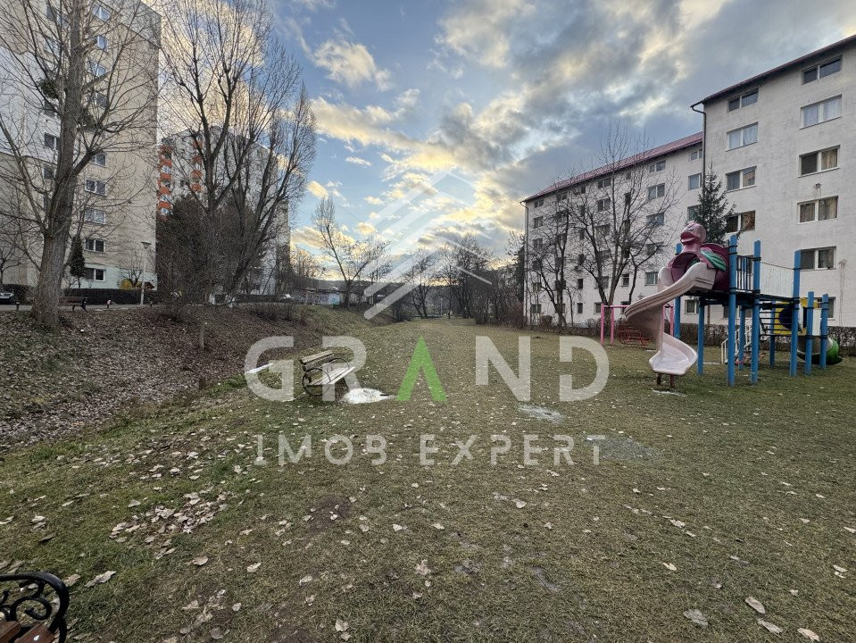 Ap 2 camere,RENOVAT si ECONOM,PARCARE in PARKING,Zona Manastur/MINERVA