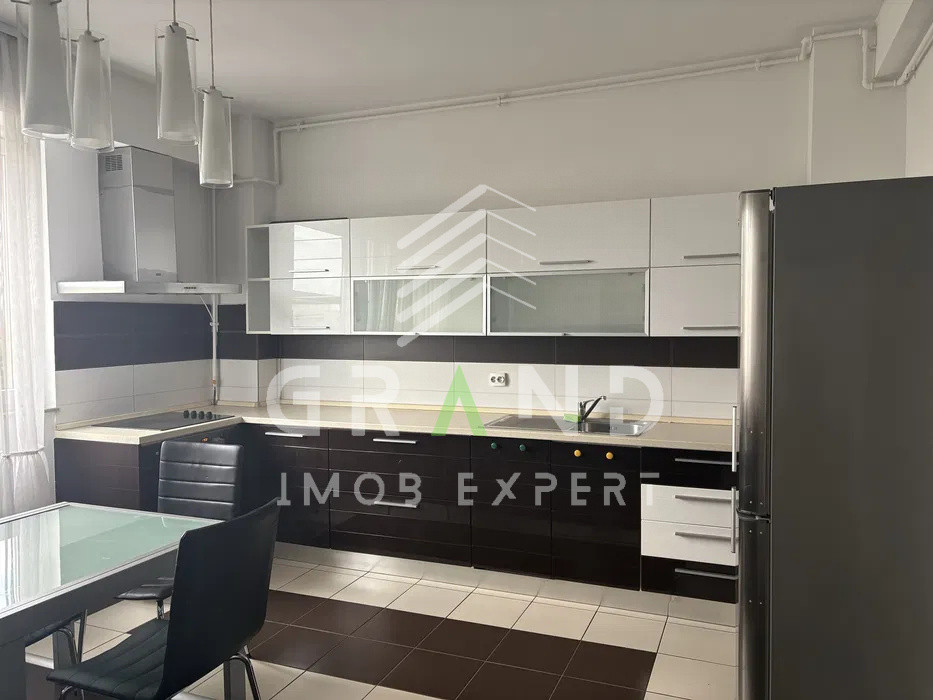 Apartament de inchiriat,decomandat 3 camere cu terasă mare–str. Dorobanților