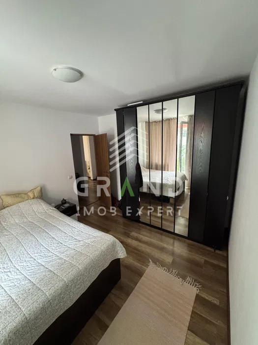 Apartament de vanzare semidecomandat cu 2 Camere, Balcon 12 mp & Parcare, BACIU