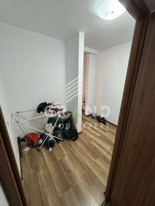 Apartament de vanzare semidecomandat cu 2 Camere, Balcon 12 mp & Parcare, BACIU