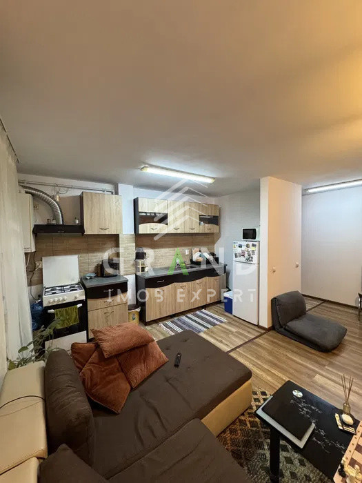 Apartament de vanzare semidecomandat cu 2 Camere, Balcon 12 mp & Parcare, BACIU