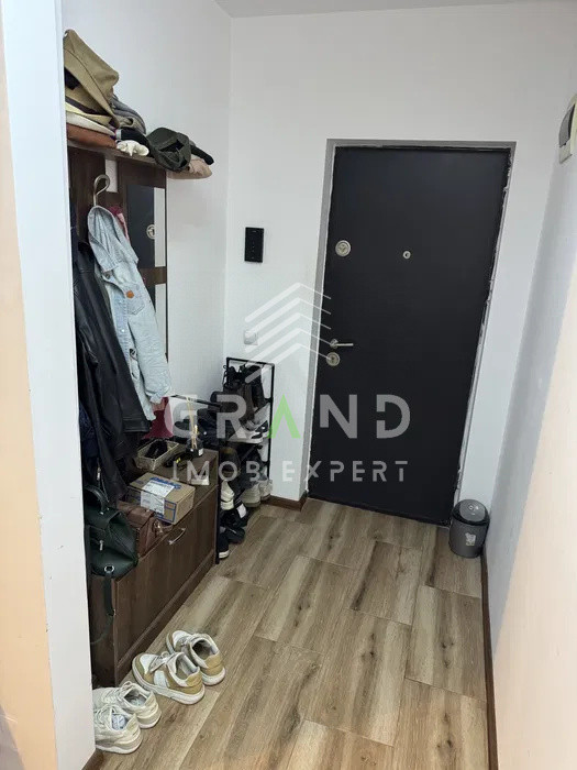 Apartament de vanzare semidecomandat cu 2 Camere, Balcon 12 mp & Parcare, BACIU