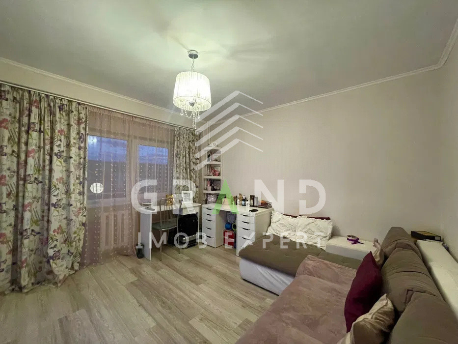 Vanzare Apartament 3 camere decomandat + parcare+debara – Calea Dorobanților