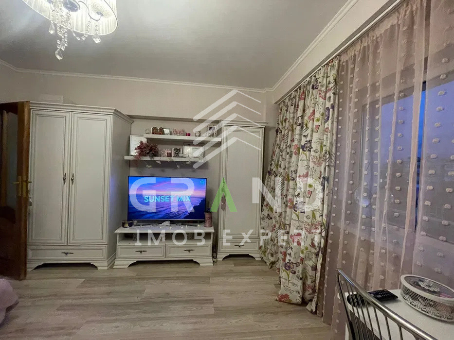 Vanzare Apartament 3 camere decomandat + parcare+debara – Calea Dorobanților