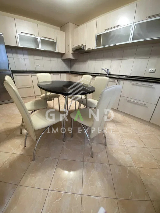 Inchiriere apartament 3 camere decomandat, 90 mp, garaj și parcare, Mănăștur